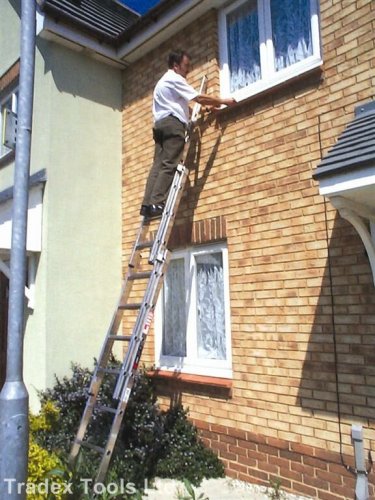 Youngman DIY 100 (3.4m - 8.6m) Triple Aluminium Extension Ladder