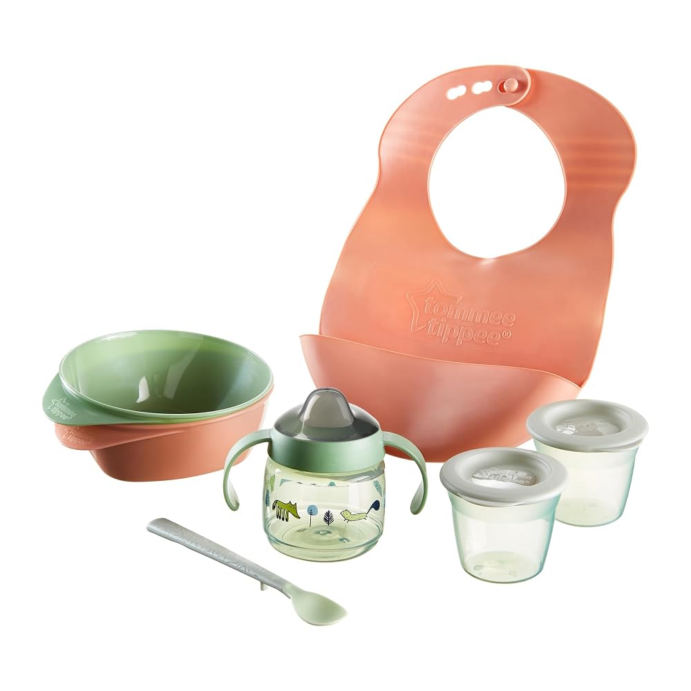 Tommee Tippee First Tastes Weaning Starter Kit, 4+ Months, Feeding Bowls, Spoons, Roll 'n' Go Bib and Leak-Proof Sippy Cup