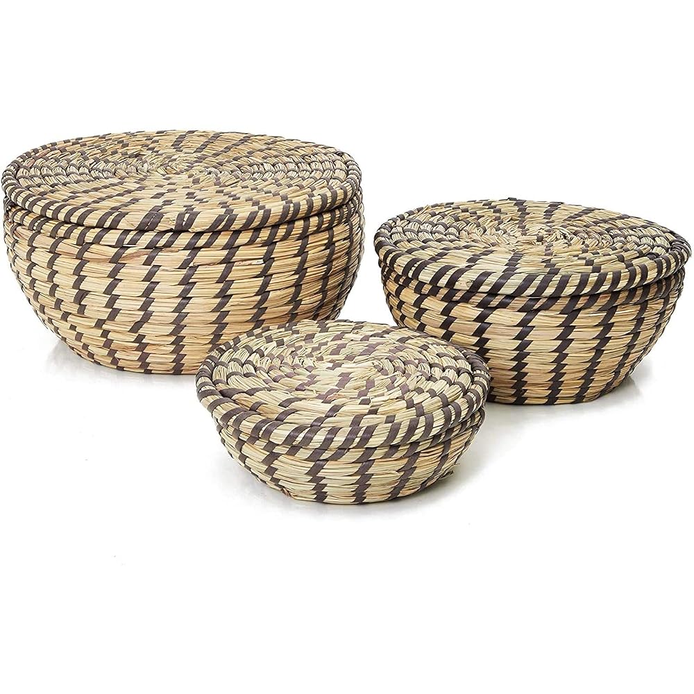 Juvale Decorative Seagrass Storage Baskets for Organizing, Round Woven Baskets in 3 Sizes with Lids