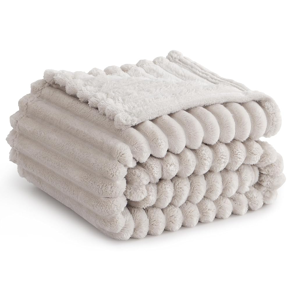 RUIKASI Fleece Throw Blanket, Beige, 150 x 200cm, Soft Cosy Sofa and Bed Throw