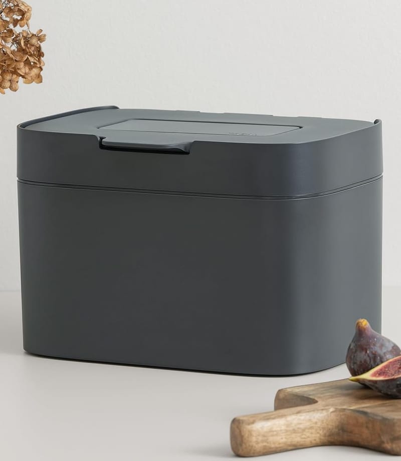 KAZAI Compost Bin 'Elin' | 4.5L Small Kitchen Bin with Lid & Carbon Filter | Food Waste Container, Odour-Free, Dishwasher Safe, with Inner Caddy | Graphite-Black